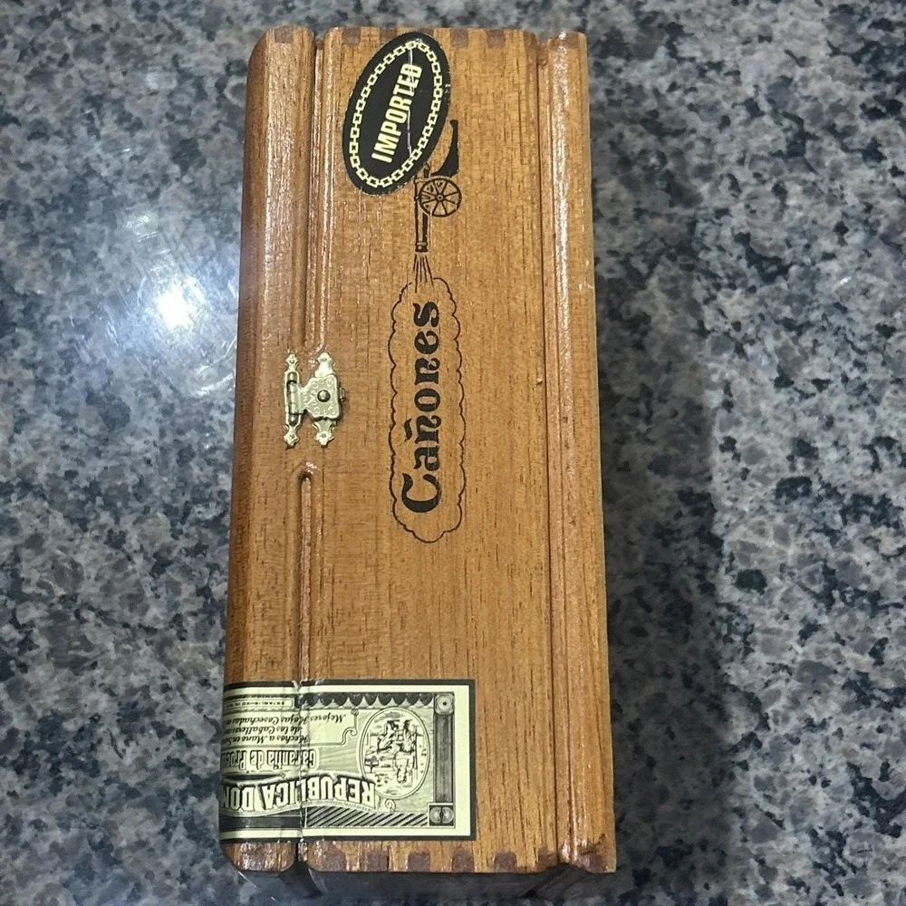 Arturo Fuente Anejo No.19   Wooden Cigar Box Made In Dominica Used